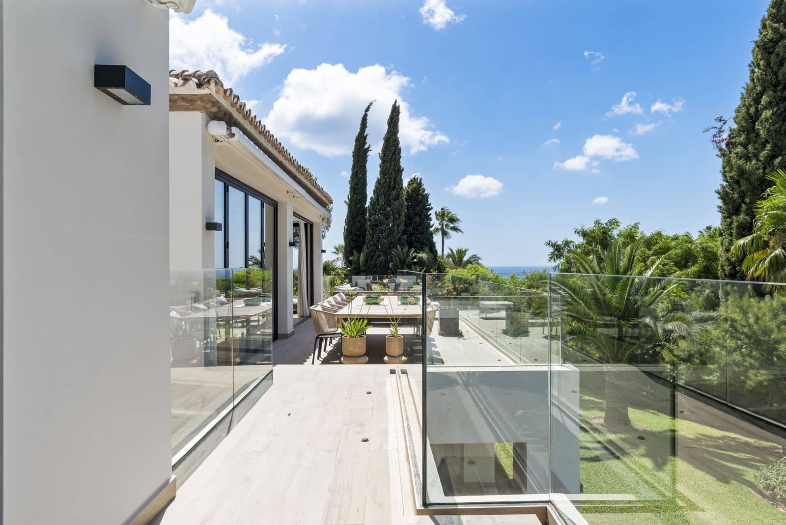 4 bedroom Villa for sale in Marbella with pool garage - € 3,695,000 (Ref: 9851512)