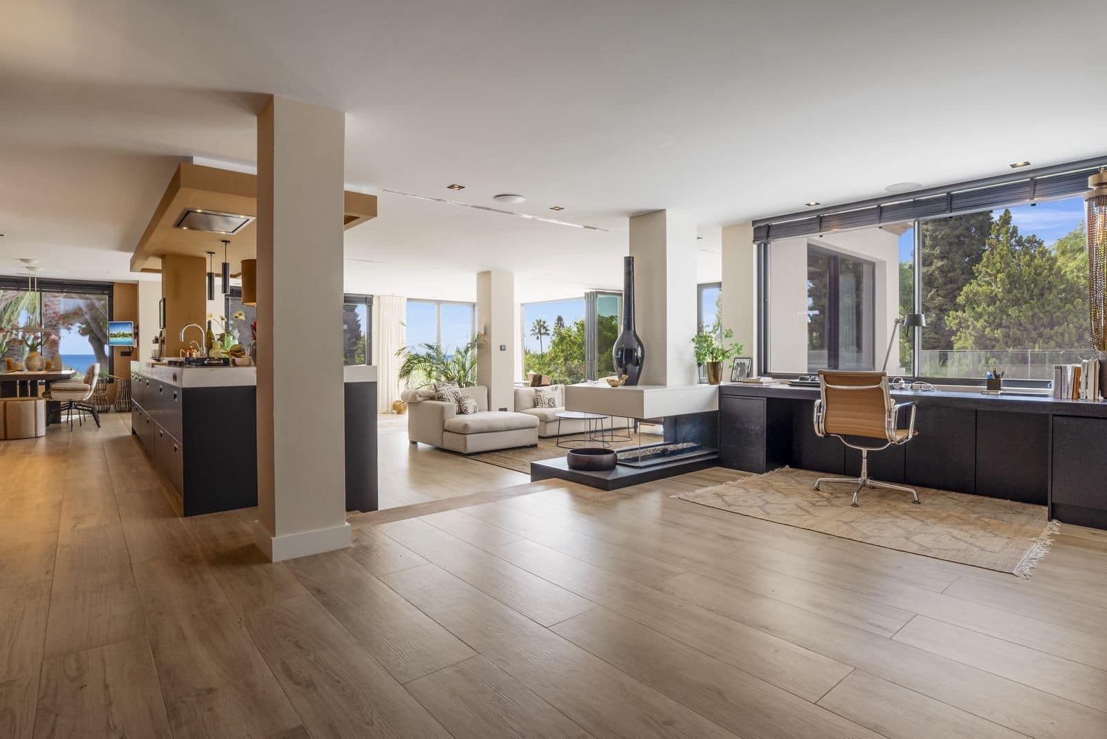 4 bedroom Villa for sale in Marbella with pool garage - € 3,695,000 (Ref: 9851512)