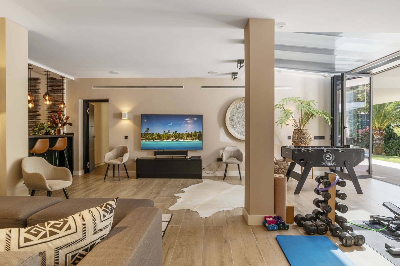 4 bedroom Villa for sale in Marbella with pool garage - € 3,695,000 (Ref: 9851512)