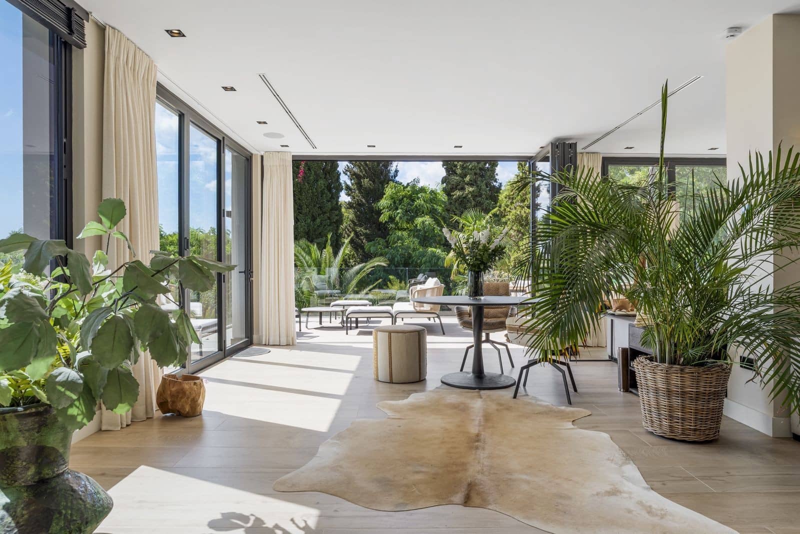 4 bedroom Villa for sale in Marbella with pool garage - € 3,695,000 (Ref: 9851512)