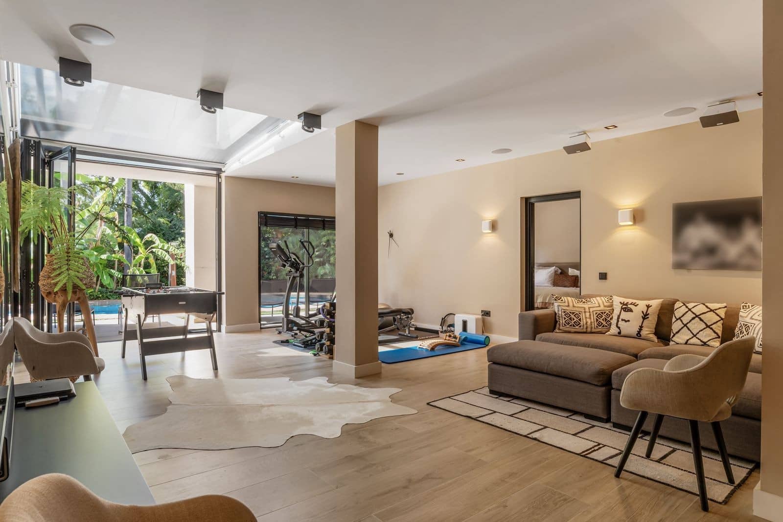 4 bedroom Villa for sale in Marbella with pool garage - € 3,695,000 (Ref: 9851512)