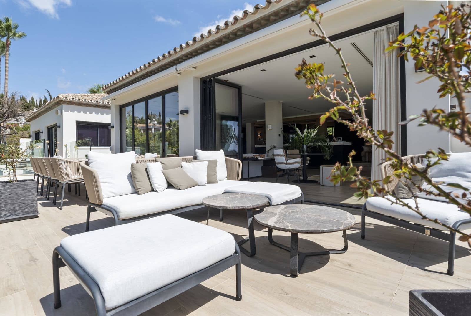4 bedroom Villa for sale in Marbella with pool garage - € 3,695,000 (Ref: 9851512)