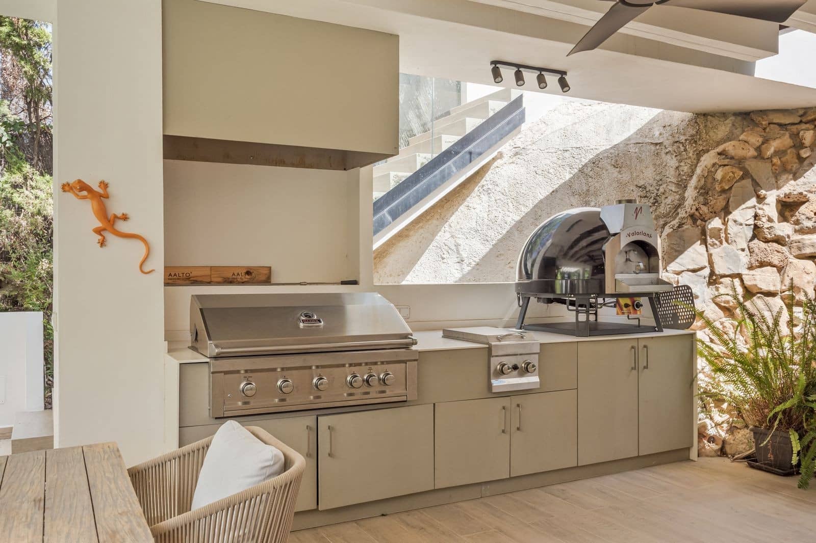 4 bedroom Villa for sale in Marbella with pool garage - € 3,695,000 (Ref: 9851512)