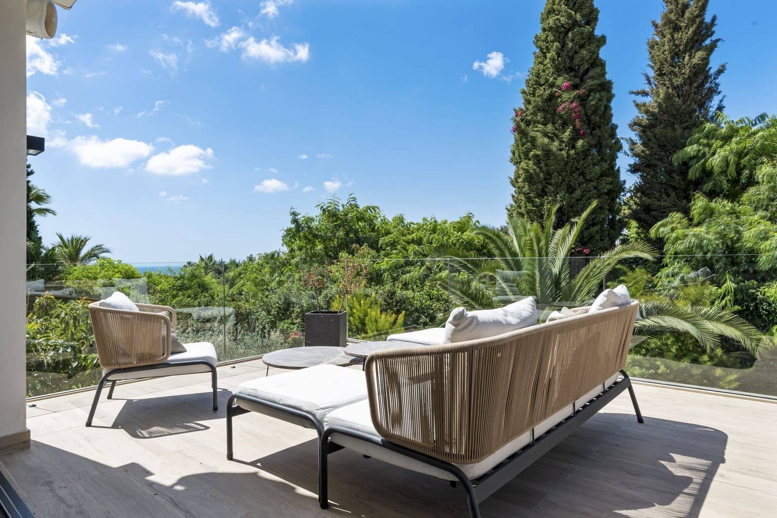 4 bedroom Villa for sale in Marbella with pool garage - € 3,695,000 (Ref: 9851512)