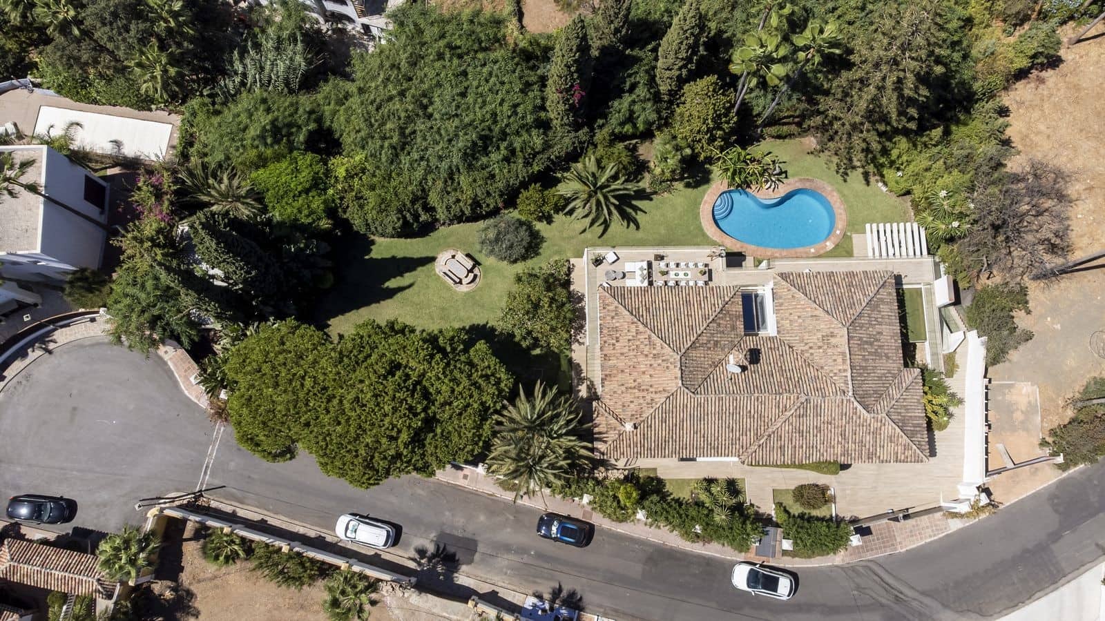 4 bedroom Villa for sale in Marbella with pool garage - € 3,695,000 (Ref: 9851512)