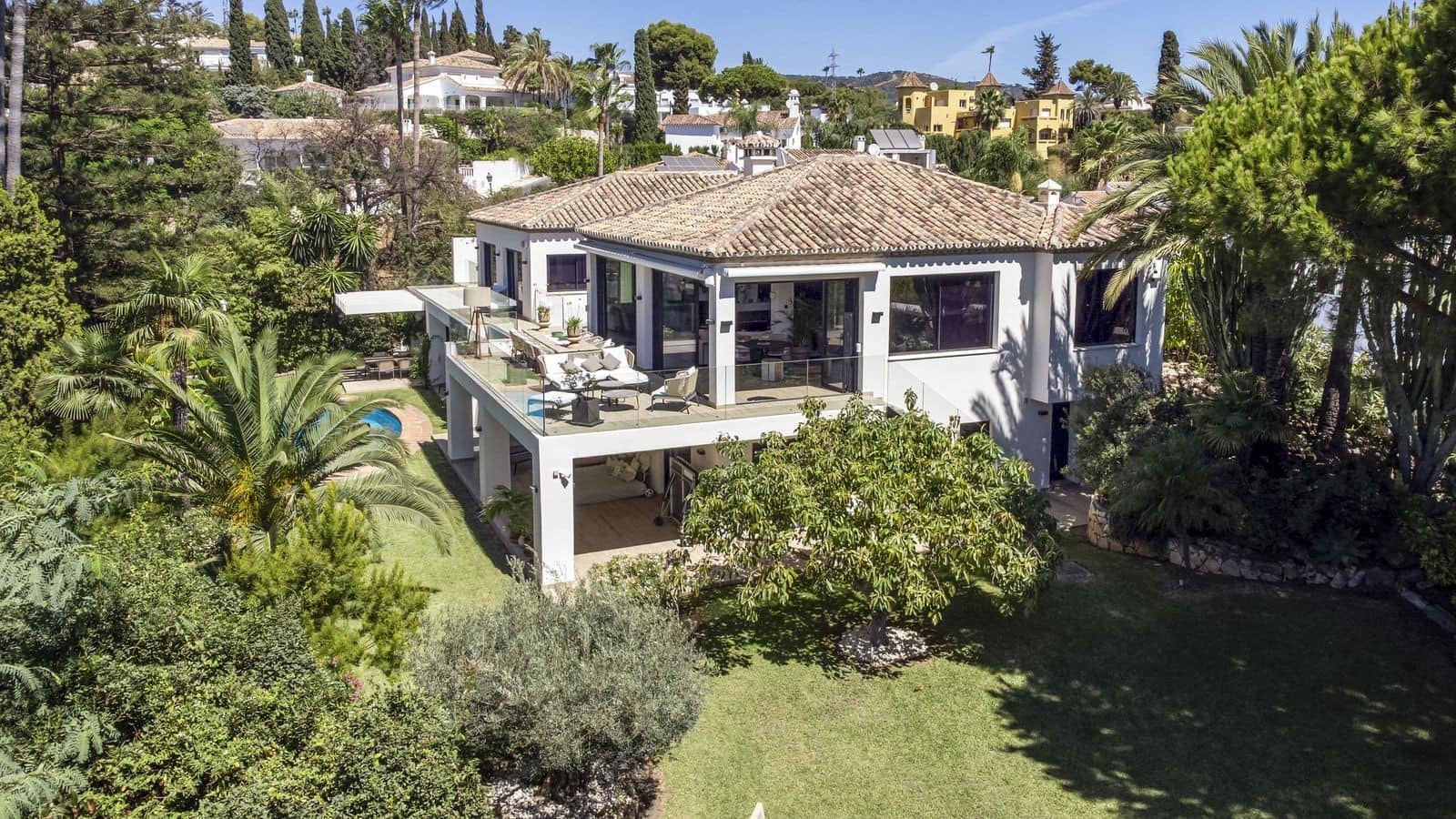 4 bedroom Villa for sale in Marbella with pool garage - € 3,695,000 (Ref: 9851512)