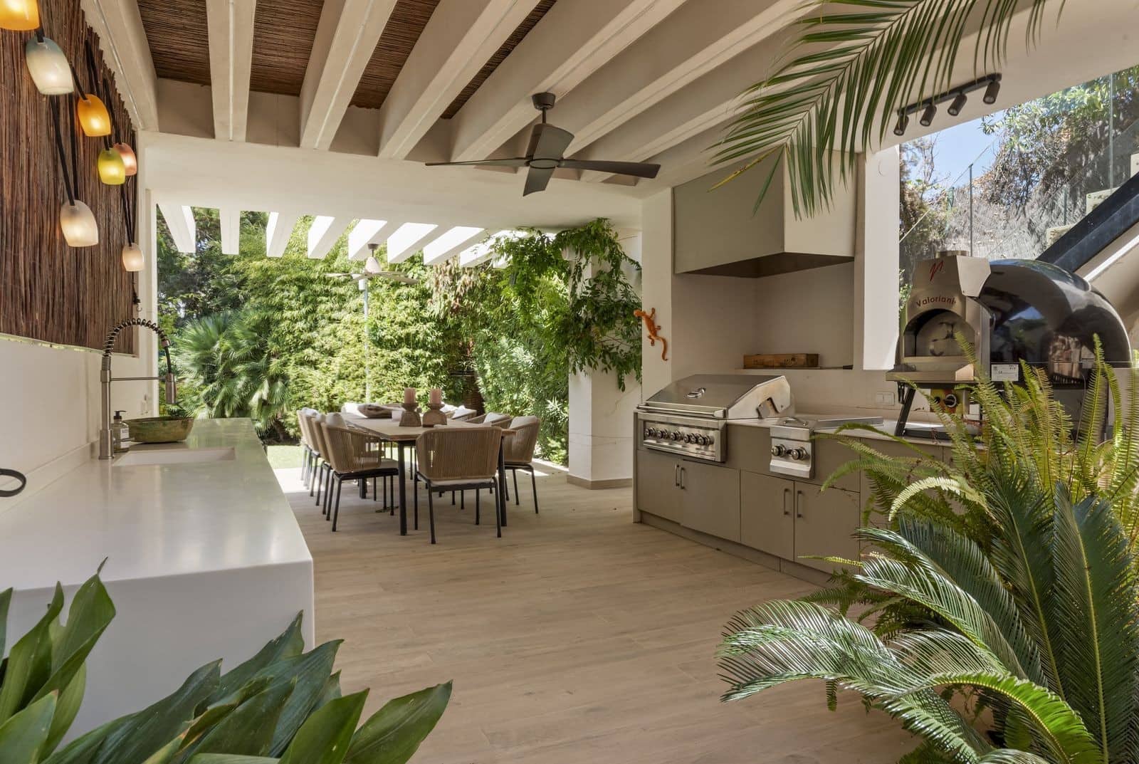 4 bedroom Villa for sale in Marbella with pool garage - € 3,695,000 (Ref: 9851512)