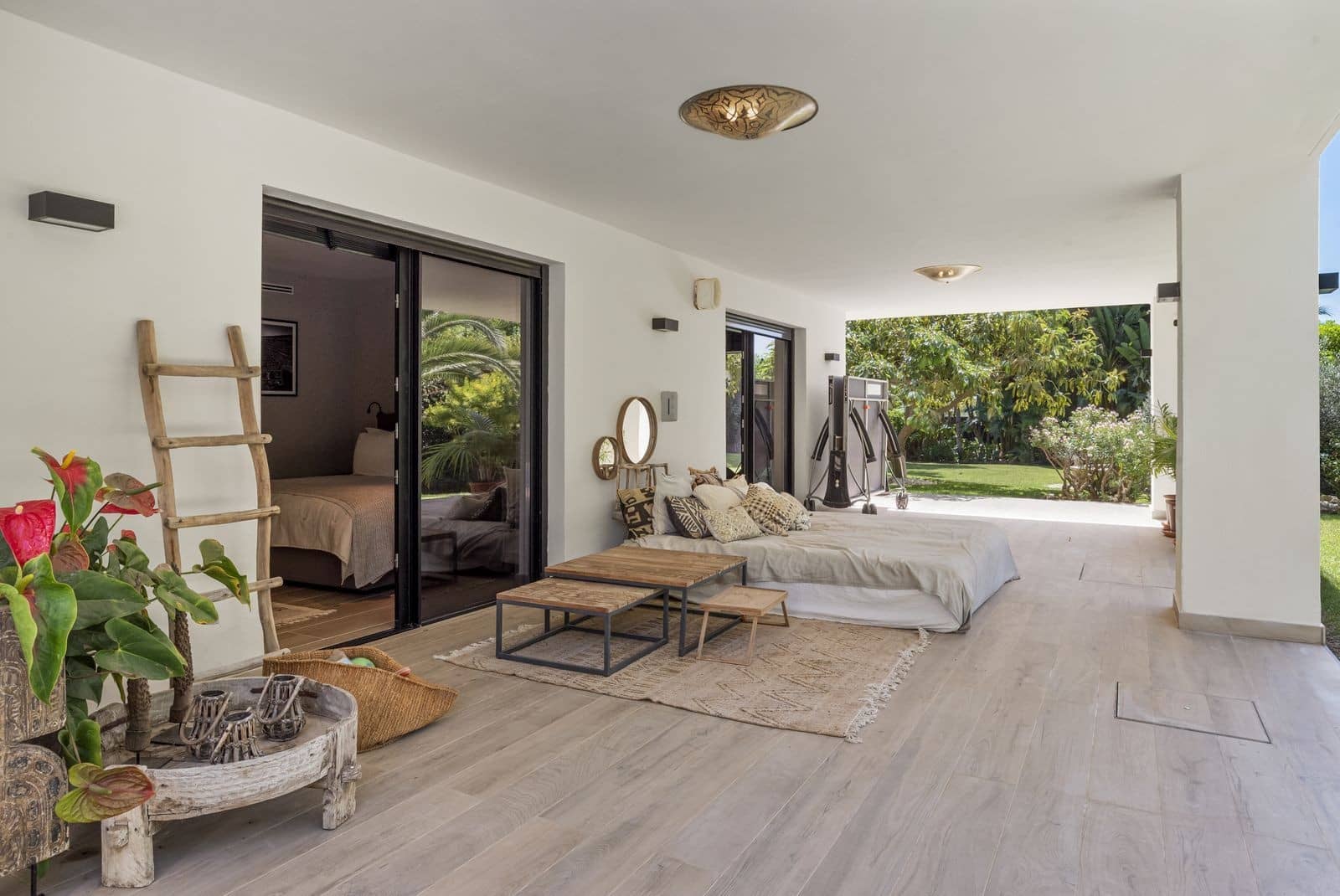 4 bedroom Villa for sale in Marbella with pool garage - € 3,695,000 (Ref: 9851512)