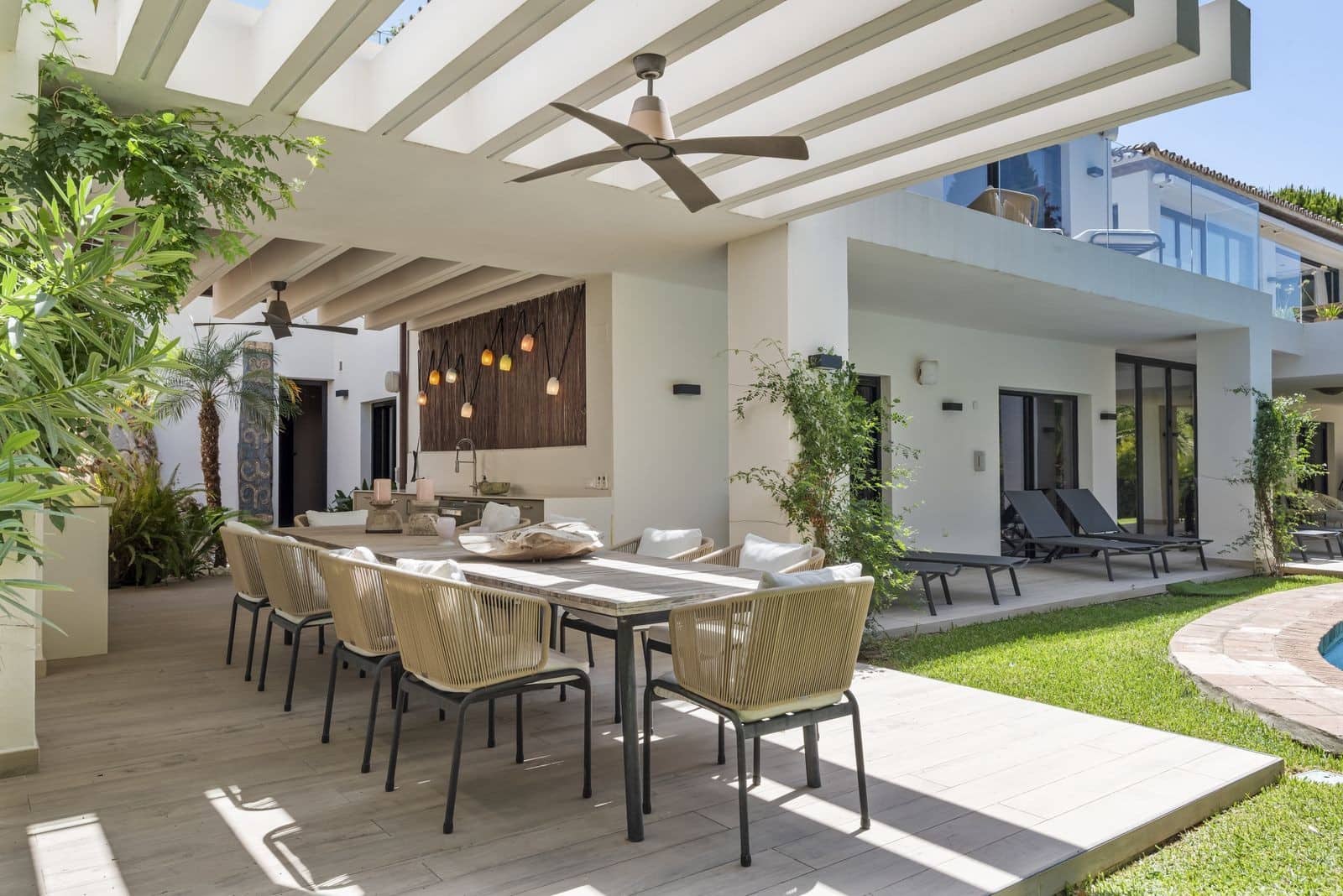 4 bedroom Villa for sale in Marbella with pool garage - € 3,695,000 (Ref: 9851512)