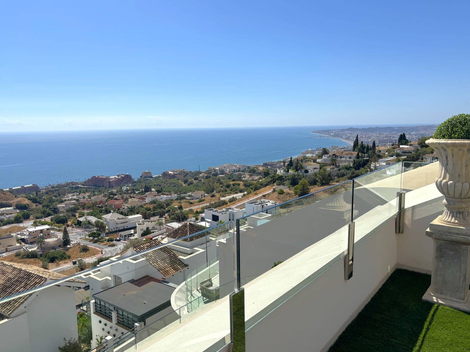 3 bedroom Apartment for sale in Benalmadena with pool garage - € 1,395,000 (Ref: 9851514)