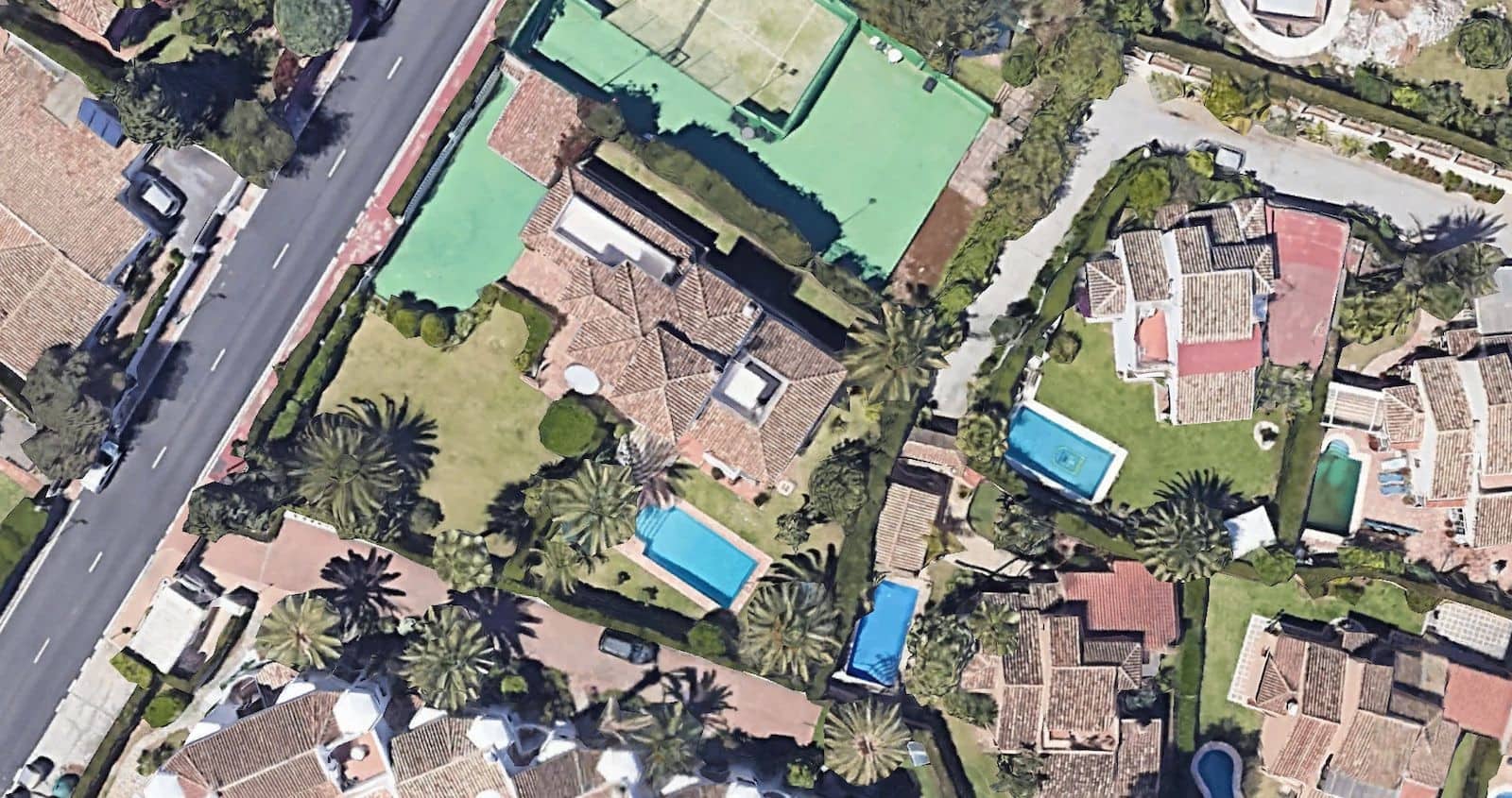 4 sypialnia Willa na sprzedaż w Marbella z basenem garażem - 3 295 000 € (Ref: 9855336)