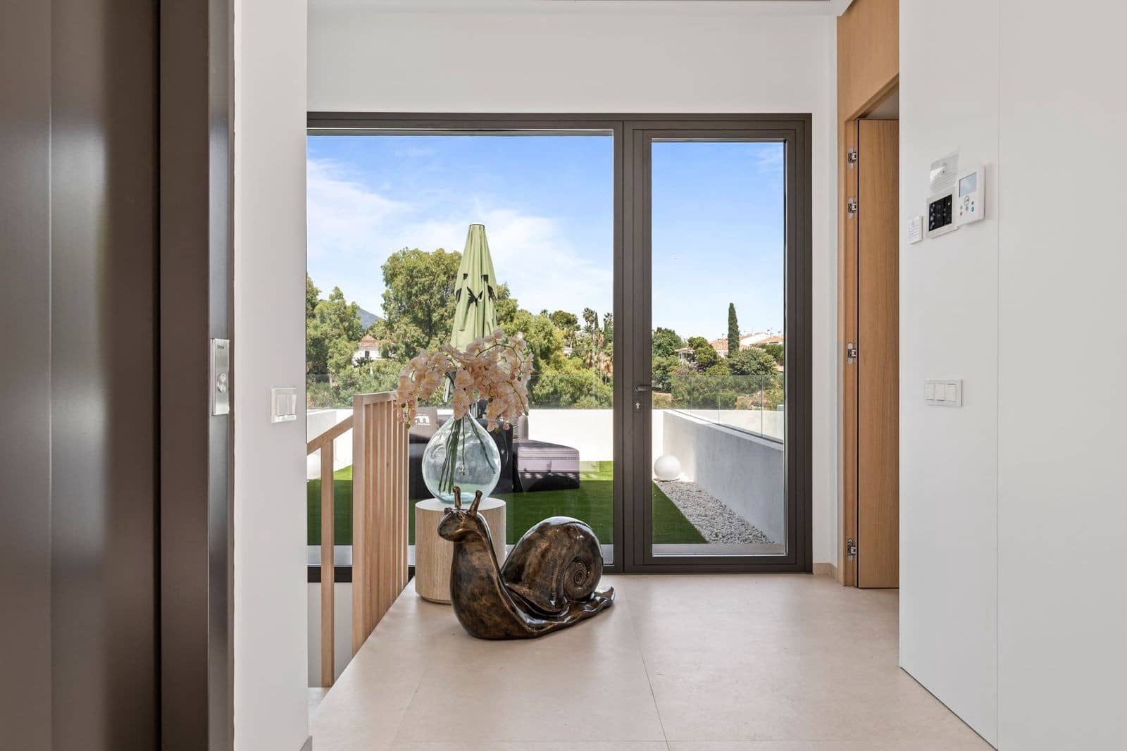 6 bedroom Villa for sale in Benahavis with pool garage - € 2,950,000 (Ref: 9855341)