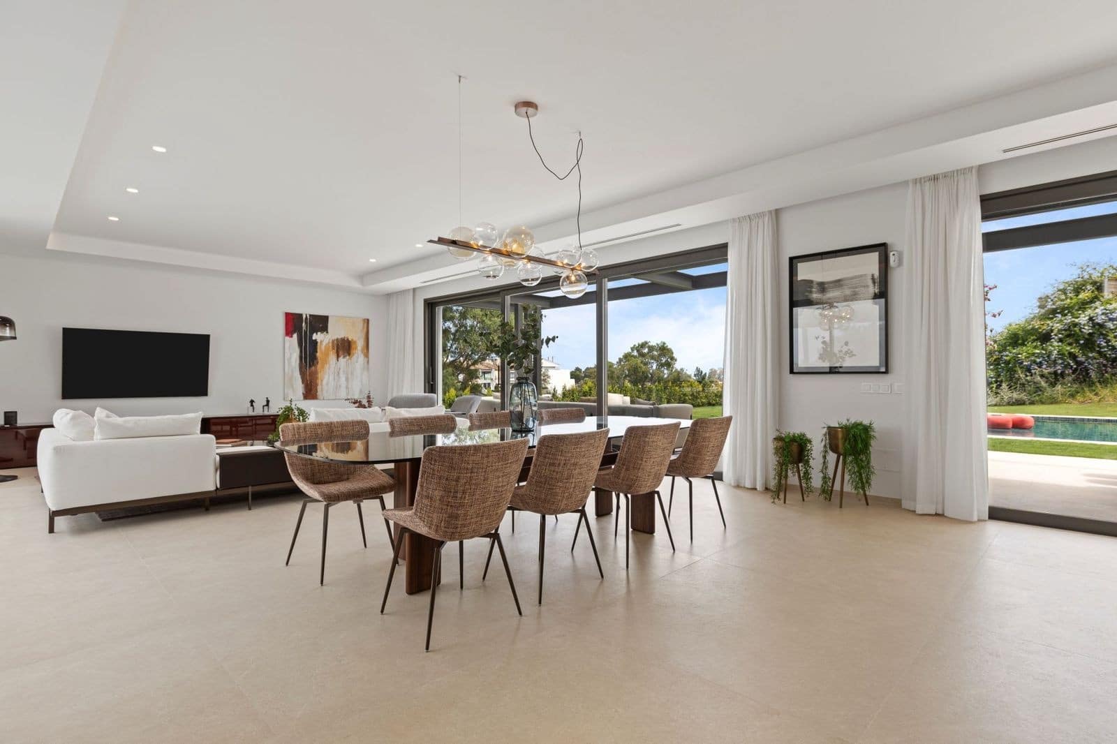 6 bedroom Villa for sale in Benahavis with pool garage - € 2,950,000 (Ref: 9855341)