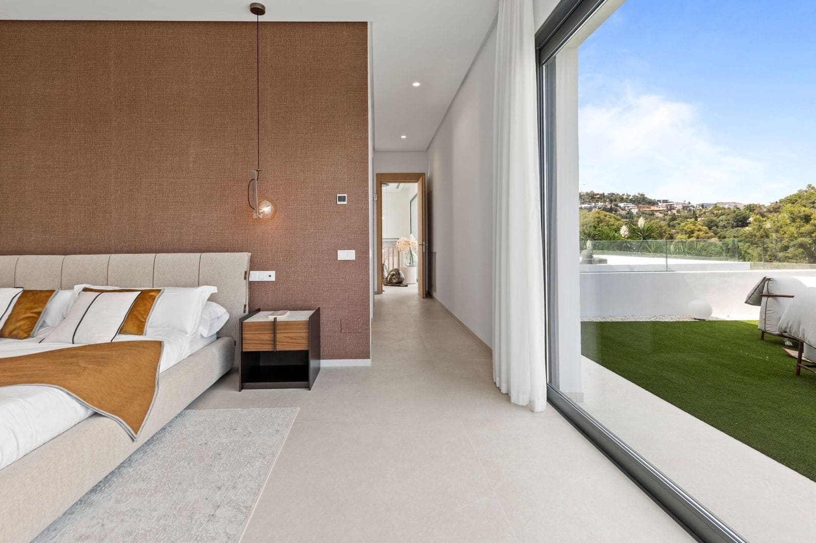 6 bedroom Villa for sale in Benahavis with pool garage - € 2,950,000 (Ref: 9855341)
