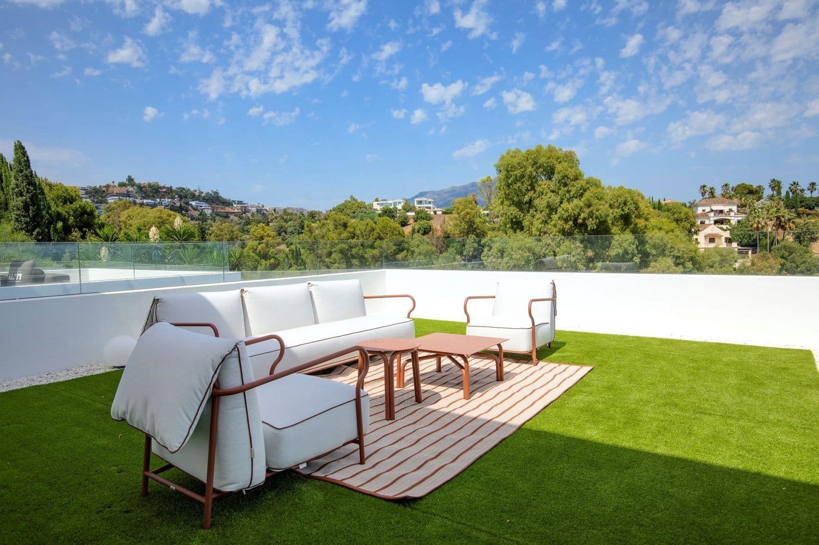 6 bedroom Villa for sale in Benahavis with pool garage - € 2,950,000 (Ref: 9855341)