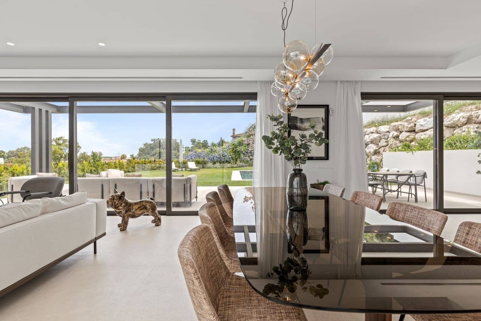 6 bedroom Villa for sale in Benahavis with pool garage - € 2,950,000 (Ref: 9855341)