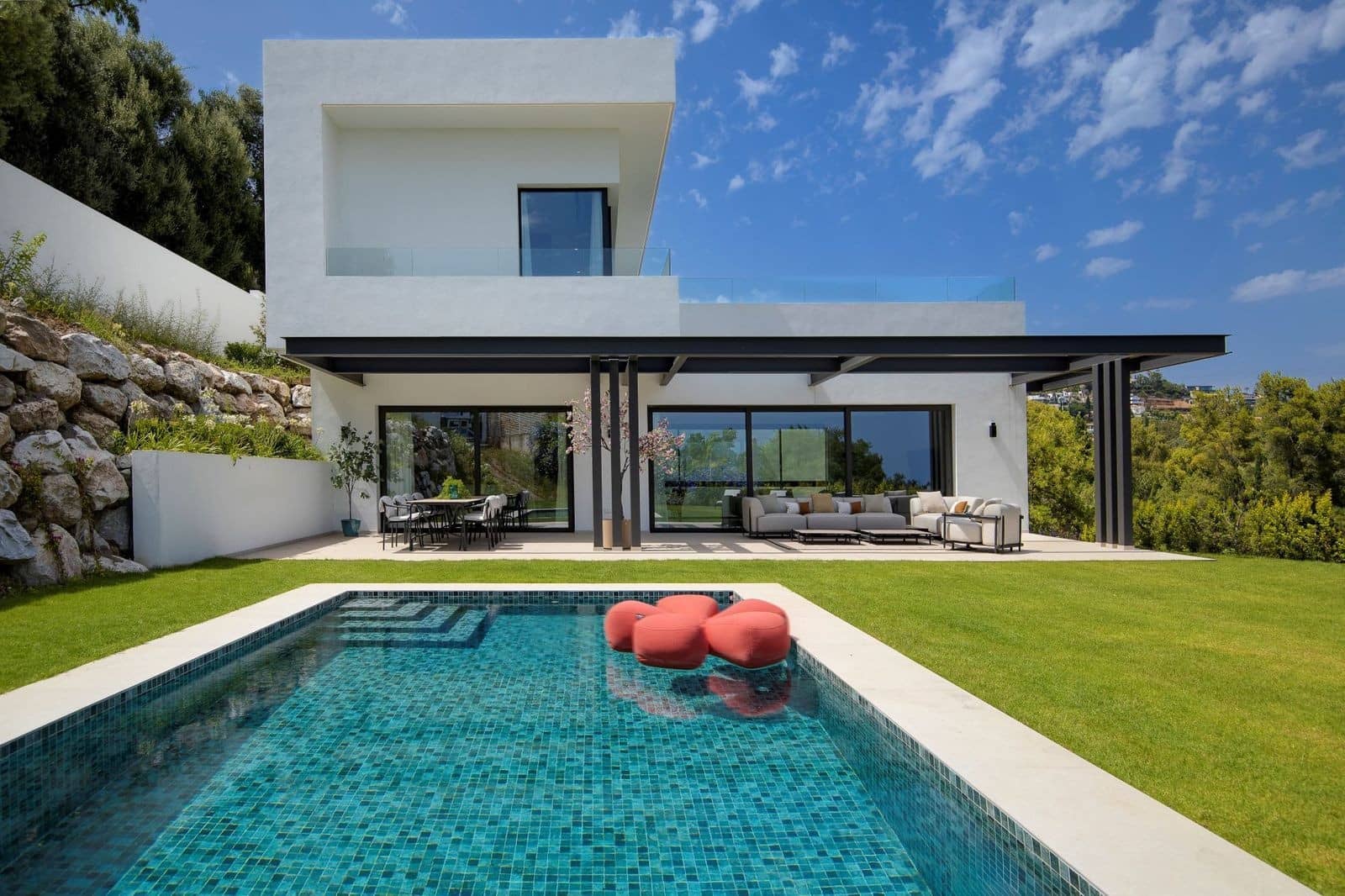 6 bedroom Villa for sale in Benahavis with pool garage - € 2,950,000 (Ref: 9855341)