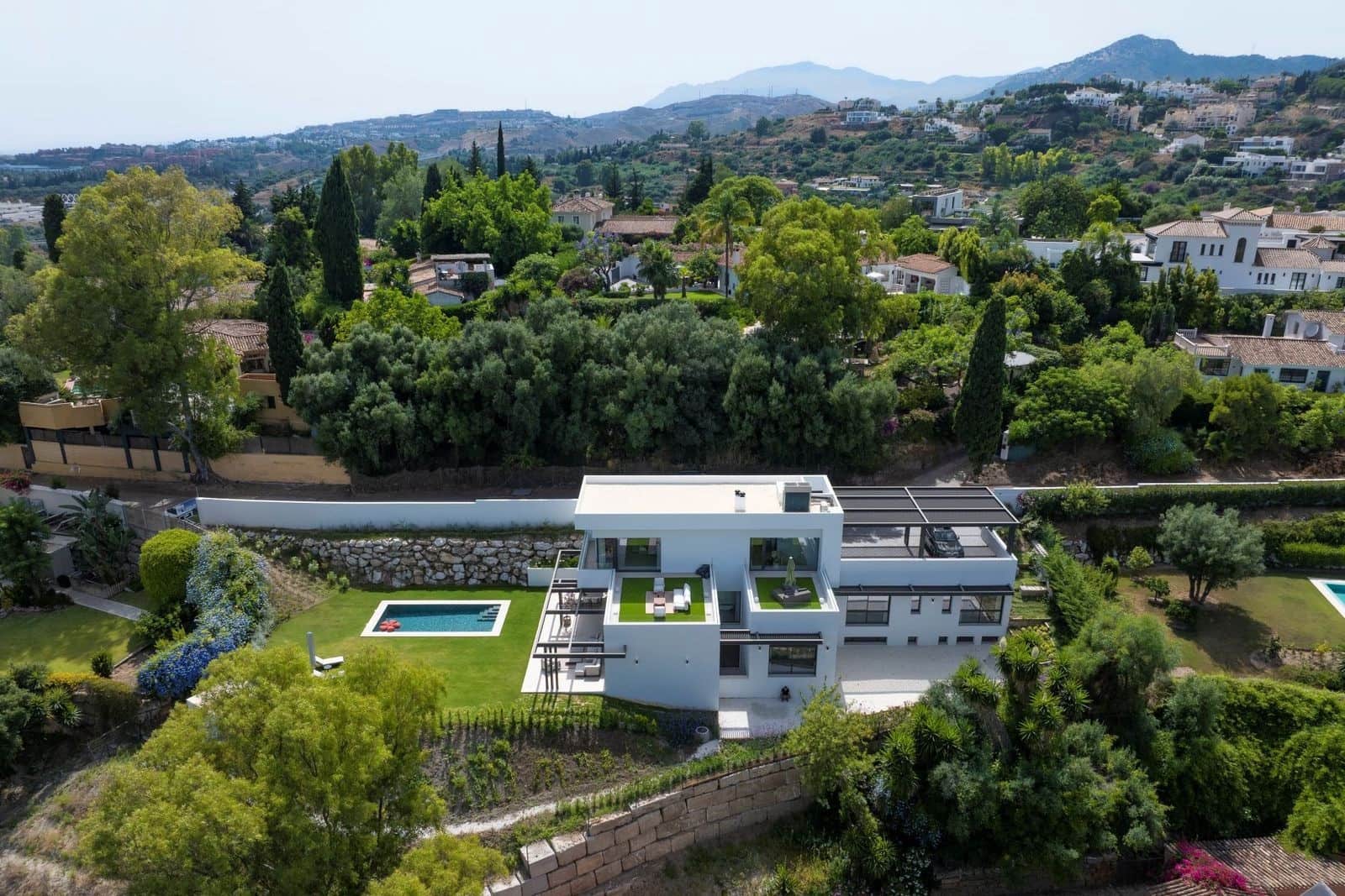 6 bedroom Villa for sale in Benahavis with pool garage - € 2,950,000 (Ref: 9855341)