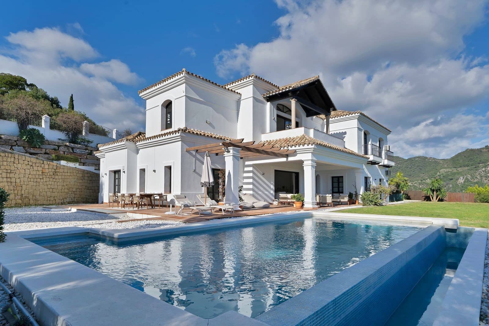 5 sovrum Villa till salu i Benahavis med pool garage - 2 750 000 € (Ref: 9855342)