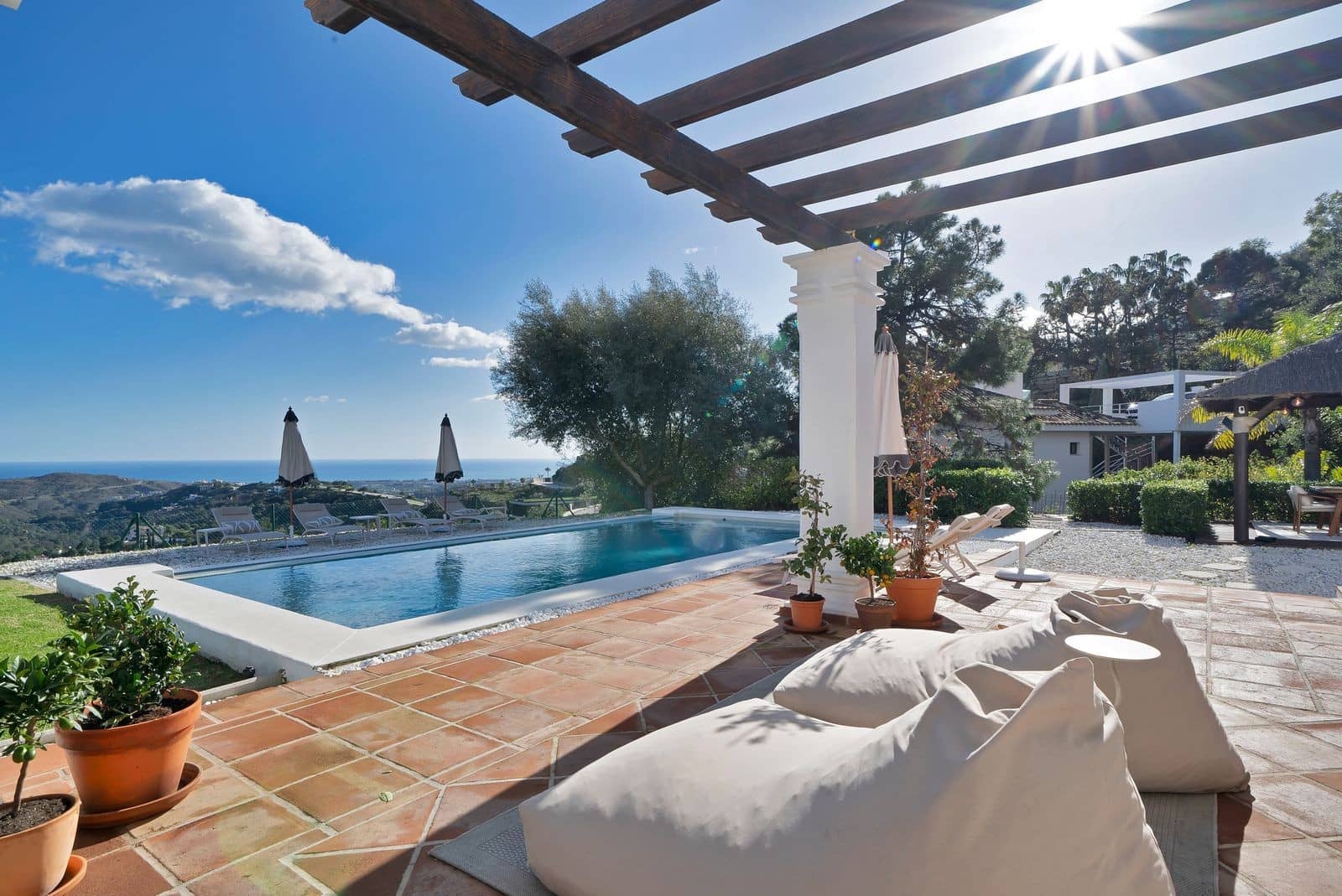 5 sovrum Villa till salu i Benahavis med pool garage - 2 750 000 € (Ref: 9855342)
