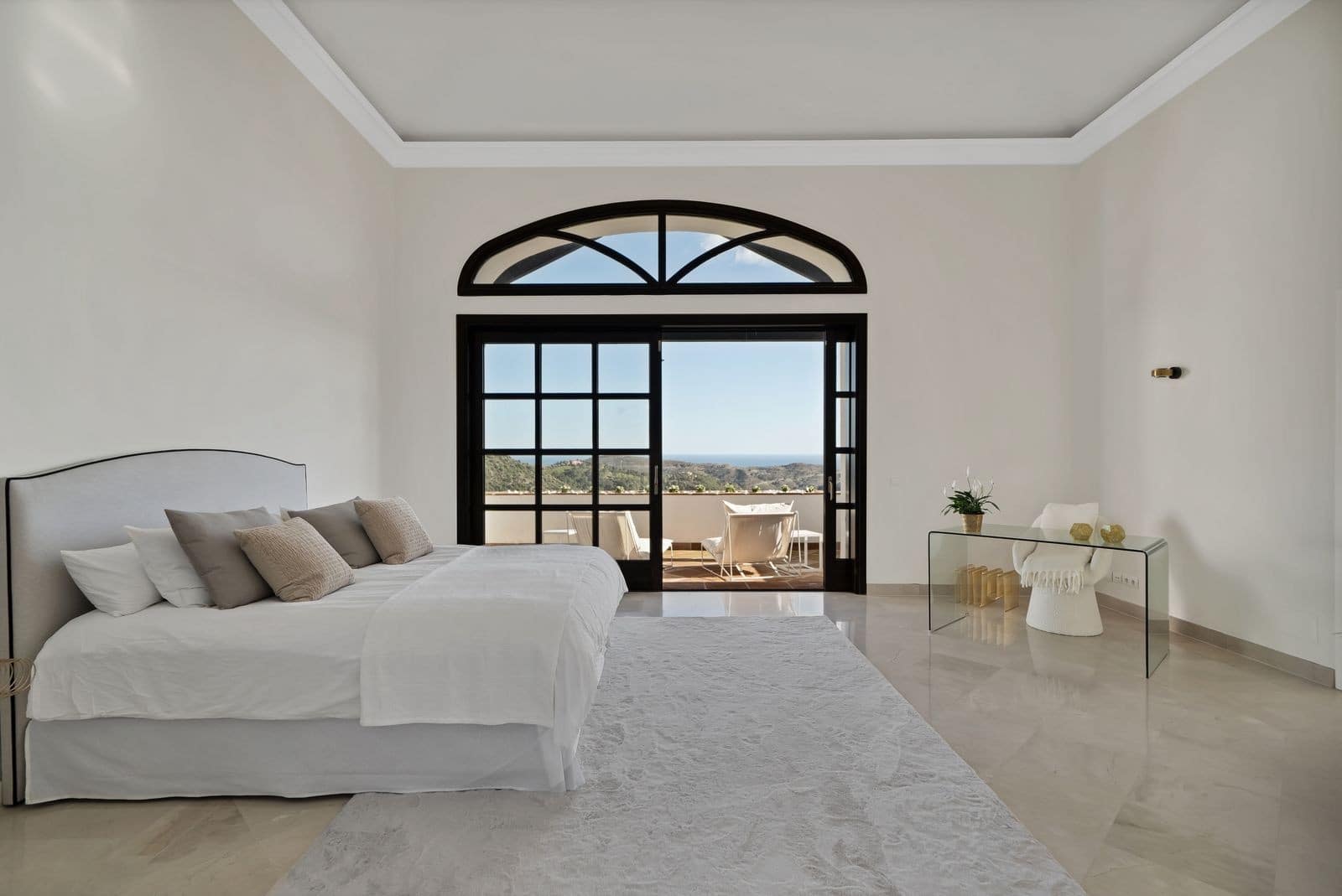 5 sovrum Villa till salu i Benahavis med pool garage - 2 750 000 € (Ref: 9855342)