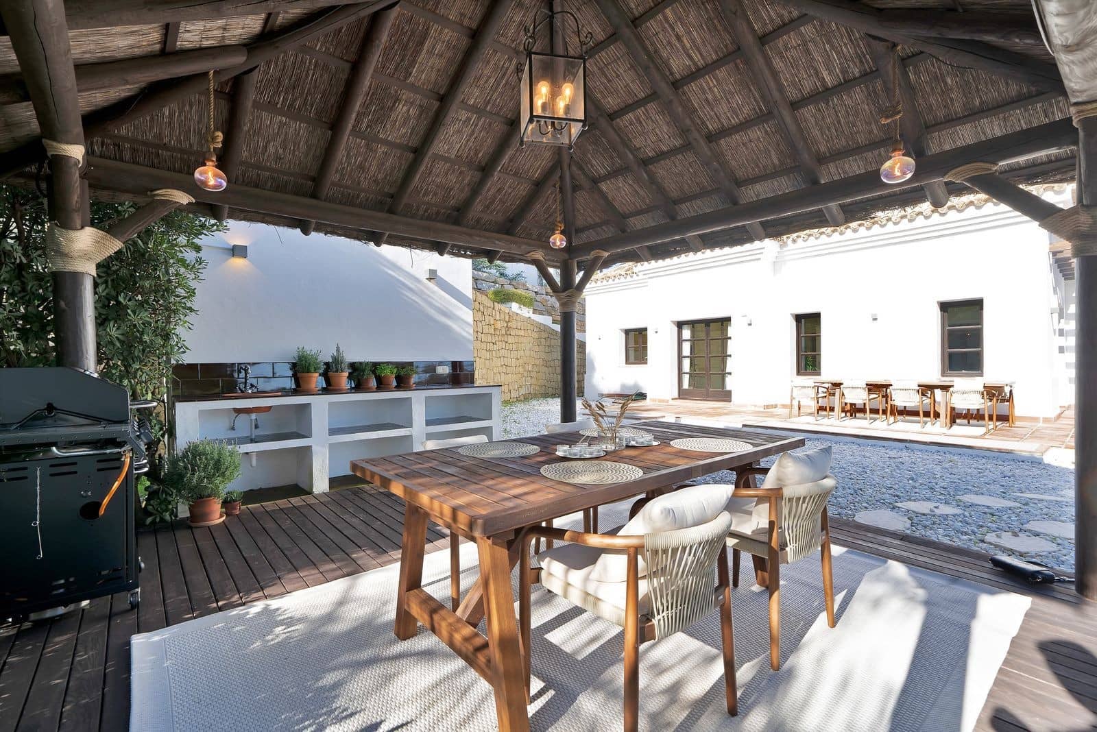 5 sovrum Villa till salu i Benahavis med pool garage - 2 750 000 € (Ref: 9855342)