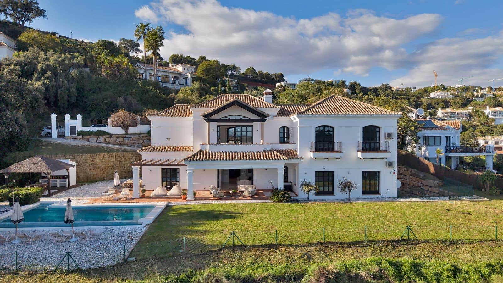 5 sovrum Villa till salu i Benahavis med pool garage - 2 750 000 € (Ref: 9855342)