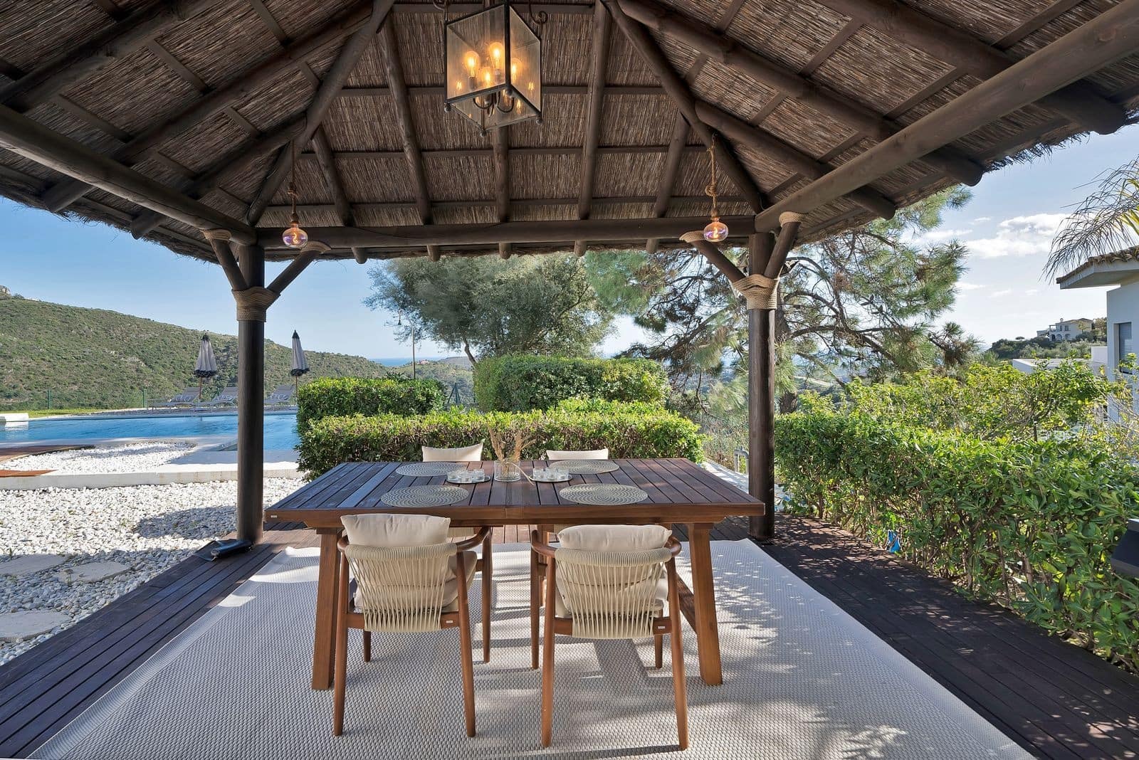 5 sovrum Villa till salu i Benahavis med pool garage - 2 750 000 € (Ref: 9855342)