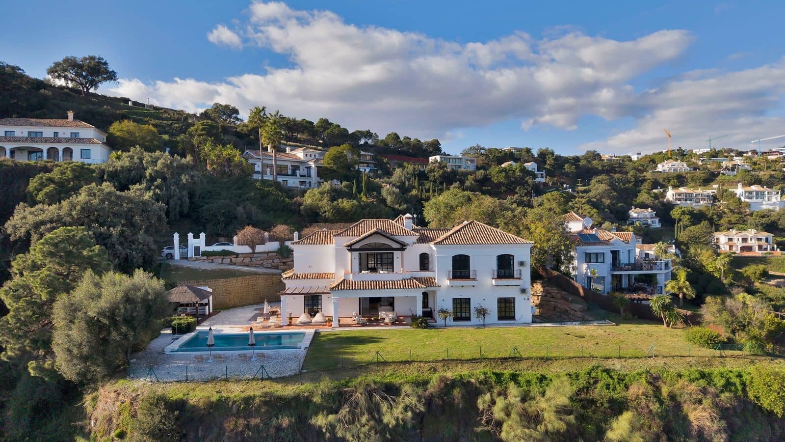 5 sovrum Villa till salu i Benahavis med pool garage - 2 750 000 € (Ref: 9855342)