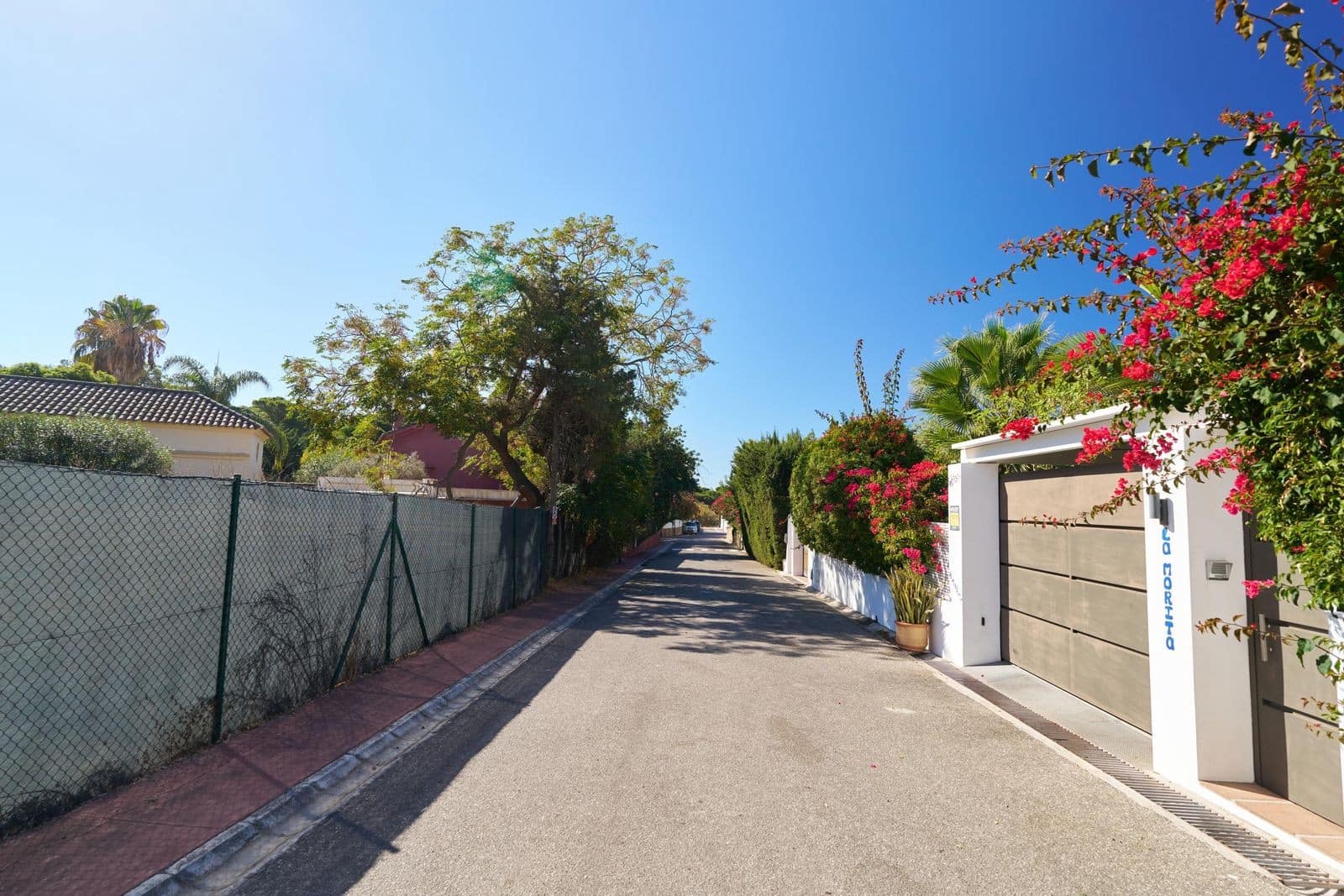 Building Plot for sale in Marbella - € 849,000 (Ref: 9859870)