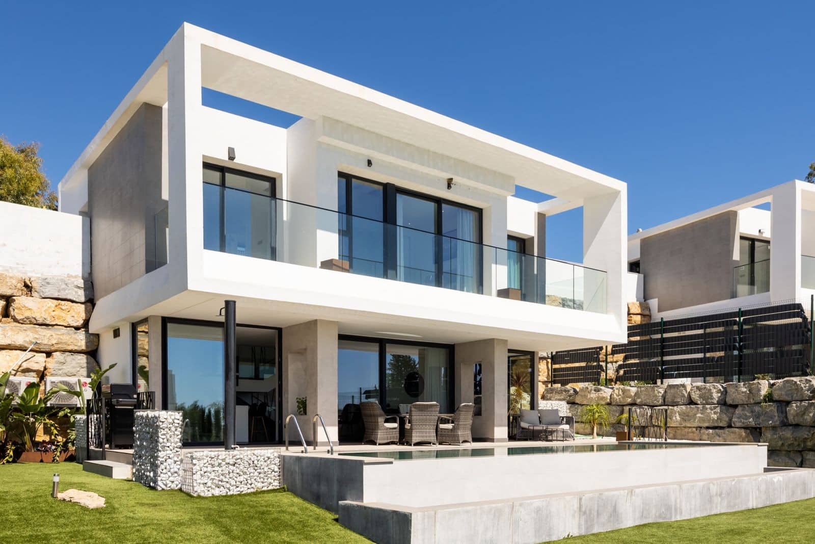 4 soverom Villa til salgs i Estepona med svømmebasseng garasje - € 1 295 000 (Ref: 9859871)