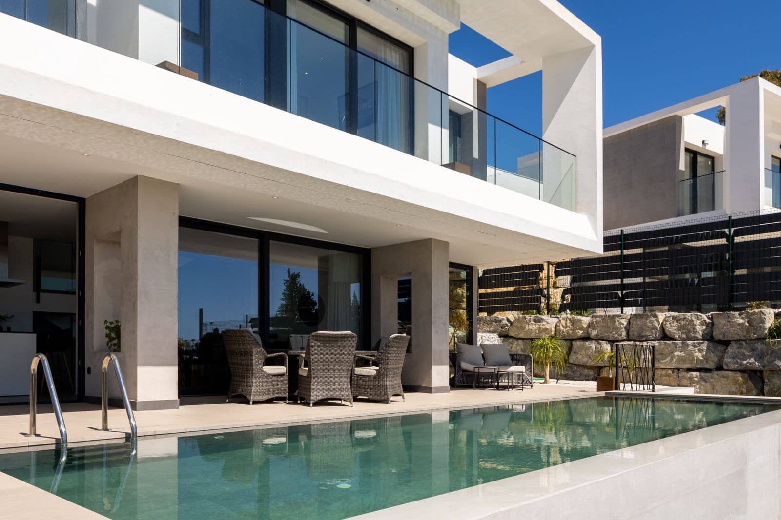 4 soverom Villa til salgs i Estepona med svømmebasseng garasje - € 1 295 000 (Ref: 9859871)