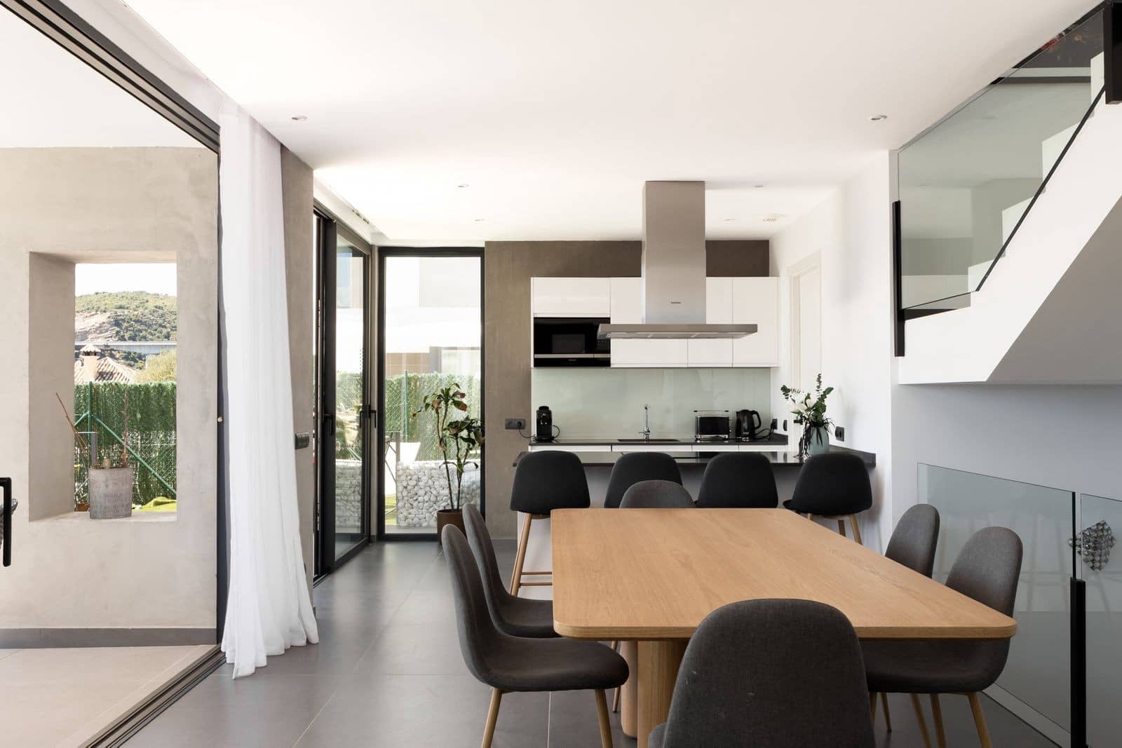 4 bedroom Villa for sale in Estepona with pool garage - € 1,295,000 (Ref: 9859871)