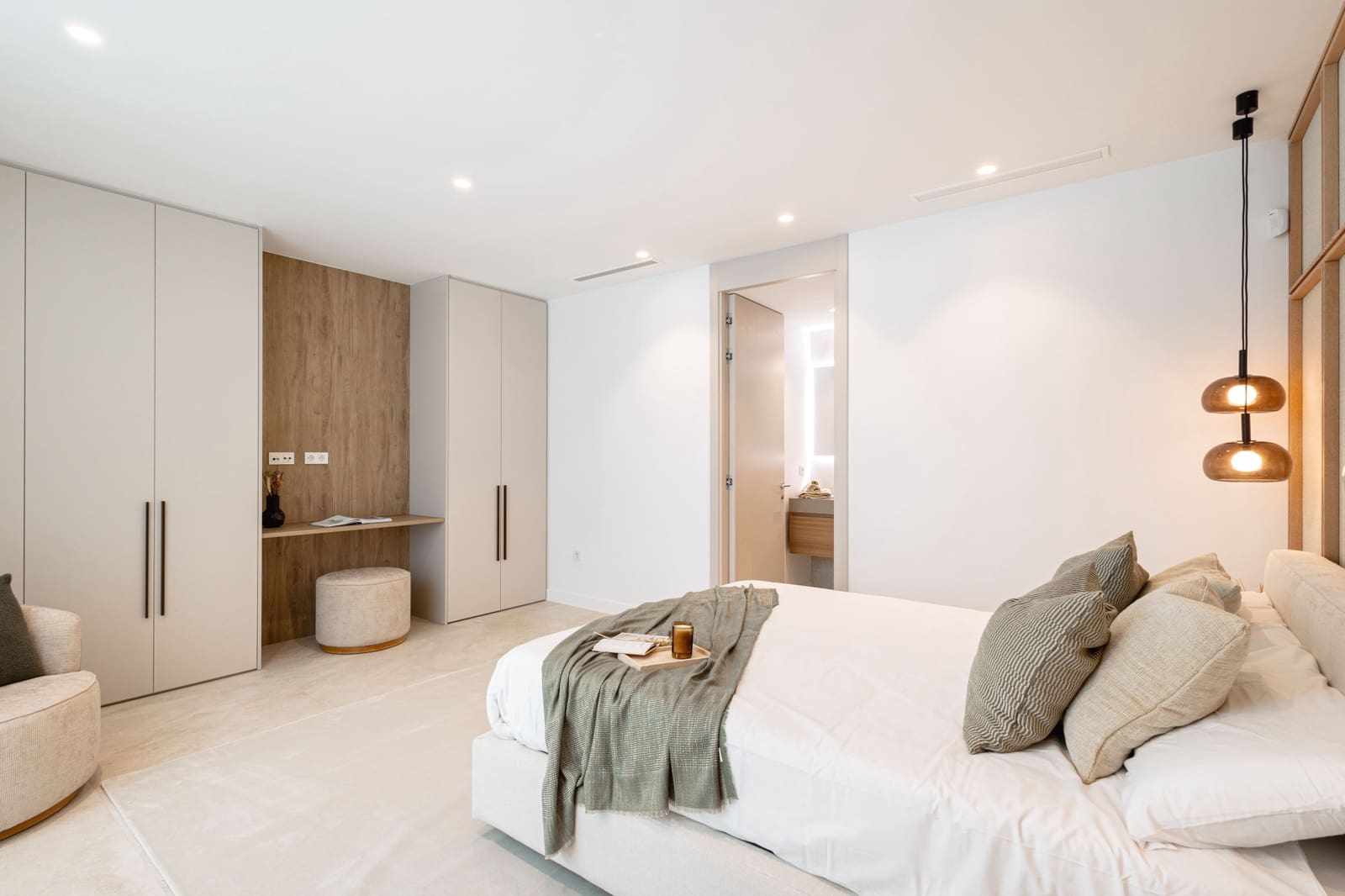 4 slaapkamer Villa te koop in Nueva Andalucia met zwembad garage - € 4.200.000 (Ref: 9859874)