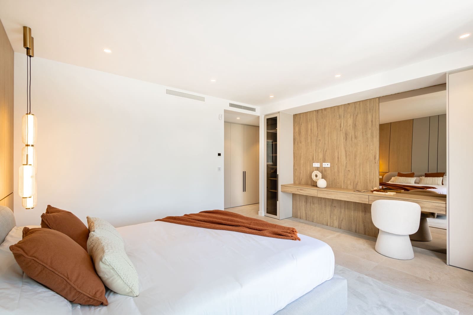 4 slaapkamer Villa te koop in Nueva Andalucia met zwembad garage - € 4.200.000 (Ref: 9859874)