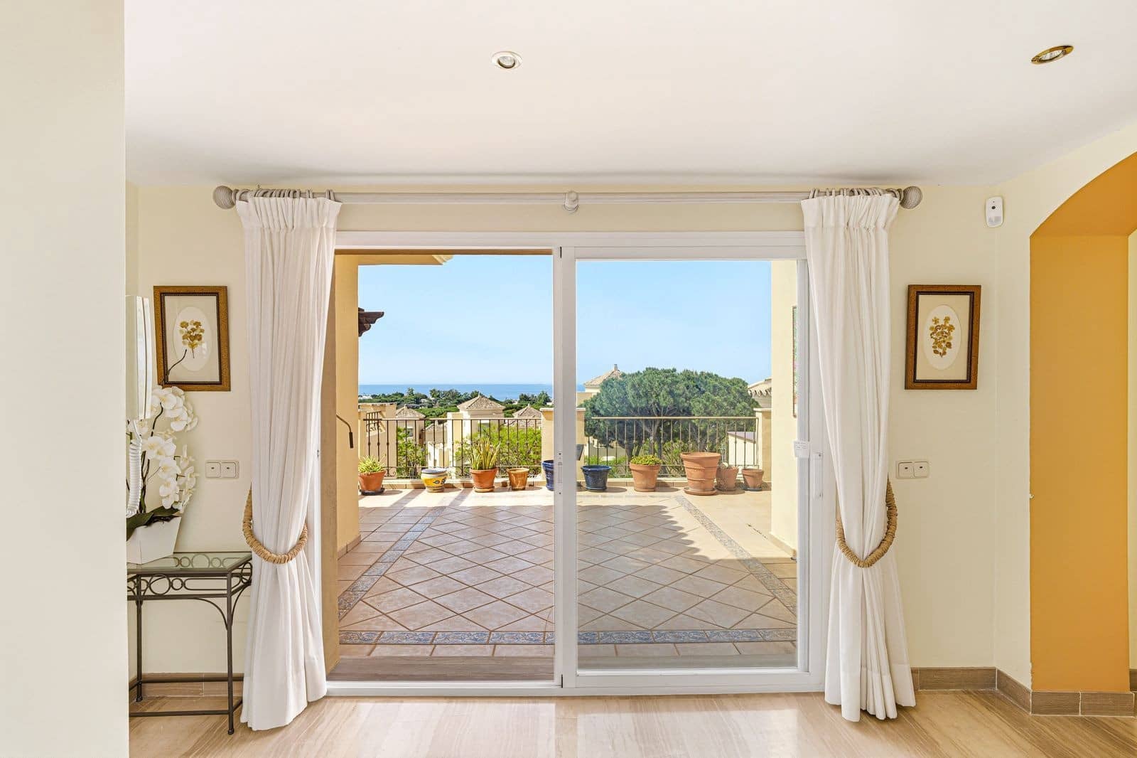 4 chambre Penthouse à vendre à Marbella avec piscine garage - 1 495 000 € (Ref: 9859877)