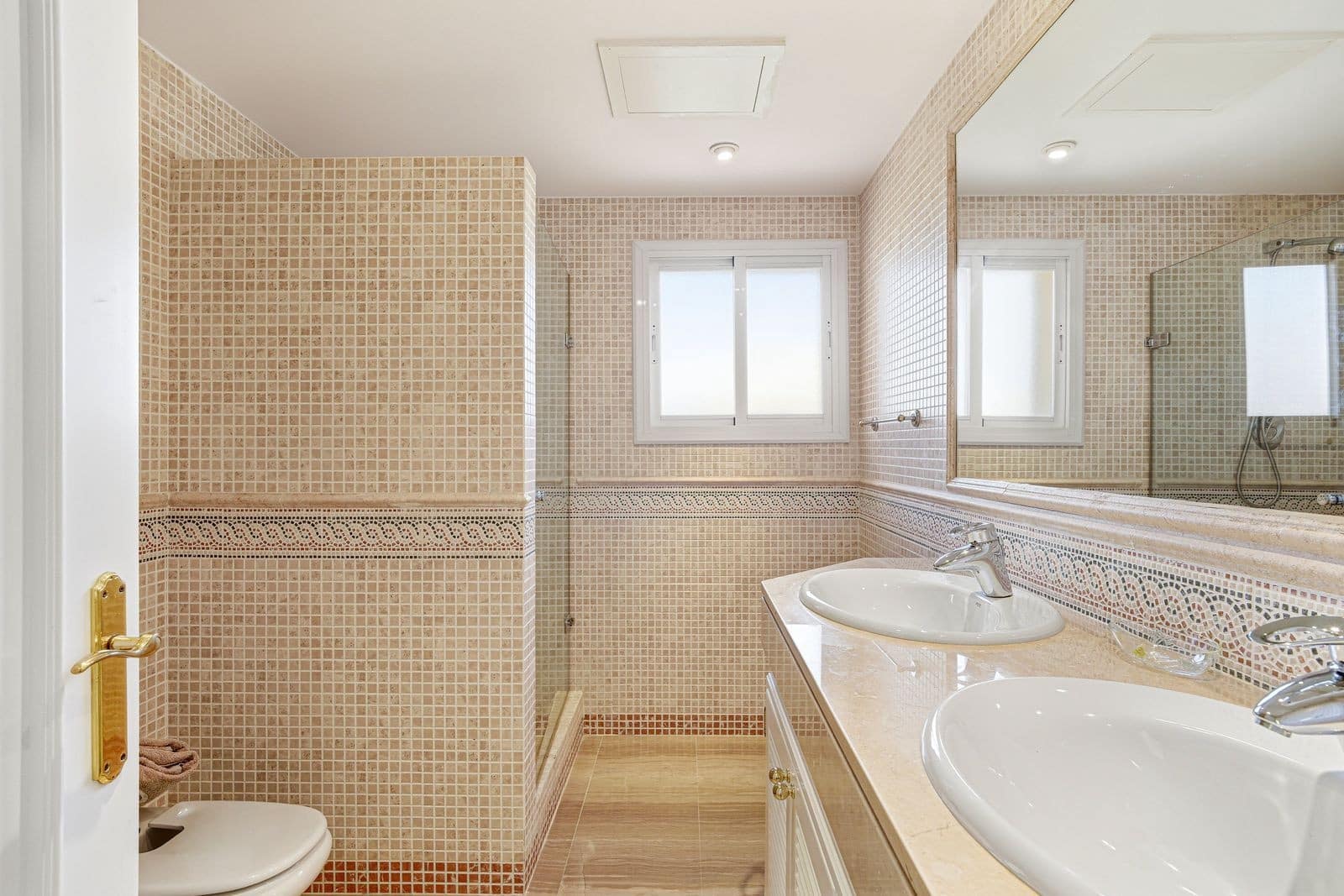 4 chambre Penthouse à vendre à Marbella avec piscine garage - 1 495 000 € (Ref: 9859877)