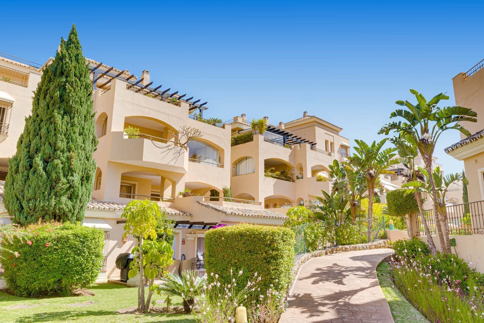4 chambre Penthouse à vendre à Marbella avec piscine garage - 1 495 000 € (Ref: 9859877)