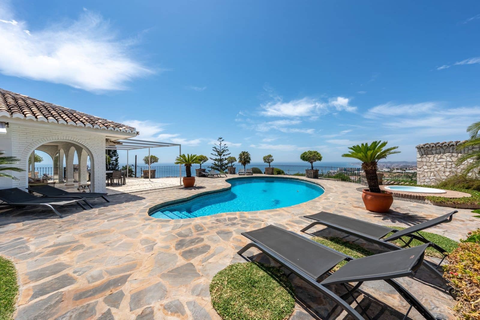 4 soverom Villa til salgs i Benalmadena med svømmebasseng garasje - € 2 695 000 (Ref: 9859878)