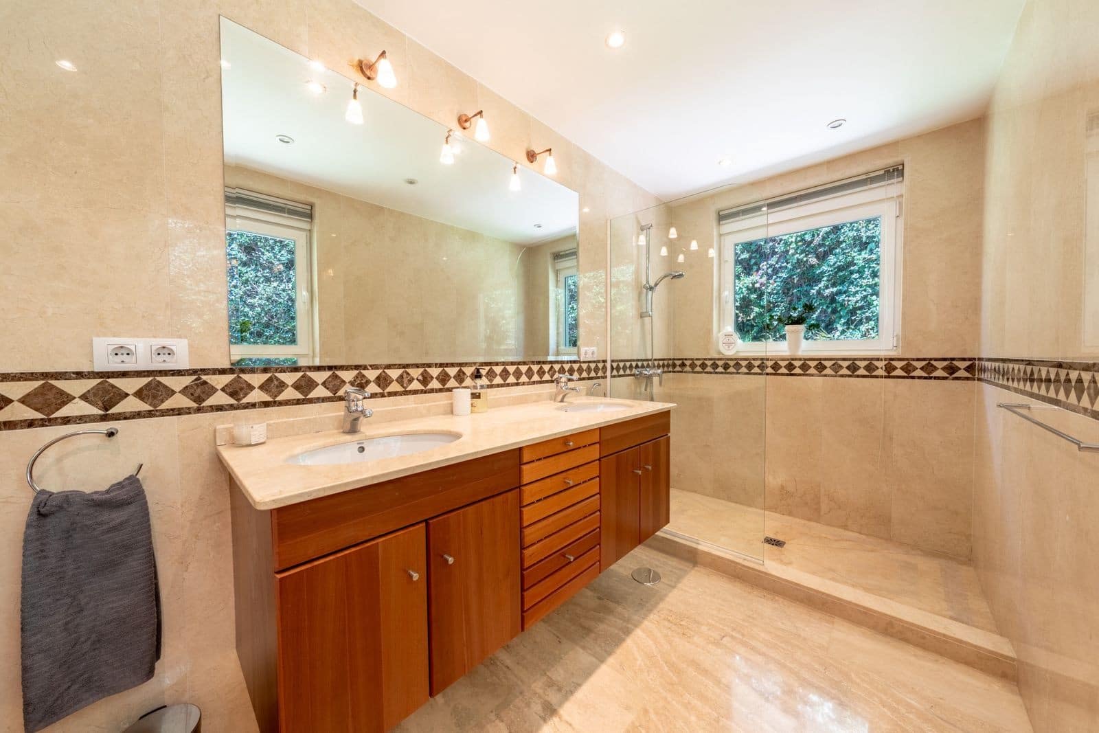 4 soverom Villa til salgs i Benalmadena med svømmebasseng garasje - € 2 695 000 (Ref: 9859878)