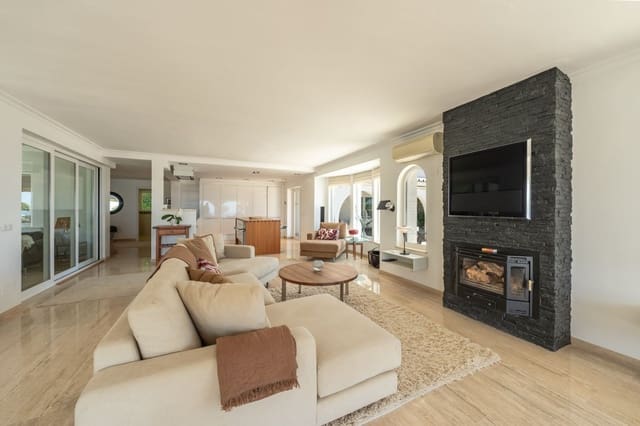 4 soveværelse Villa til salg i Benalmádena med swimmingpool garage - € 2.695.000 (Ref: 9859878)