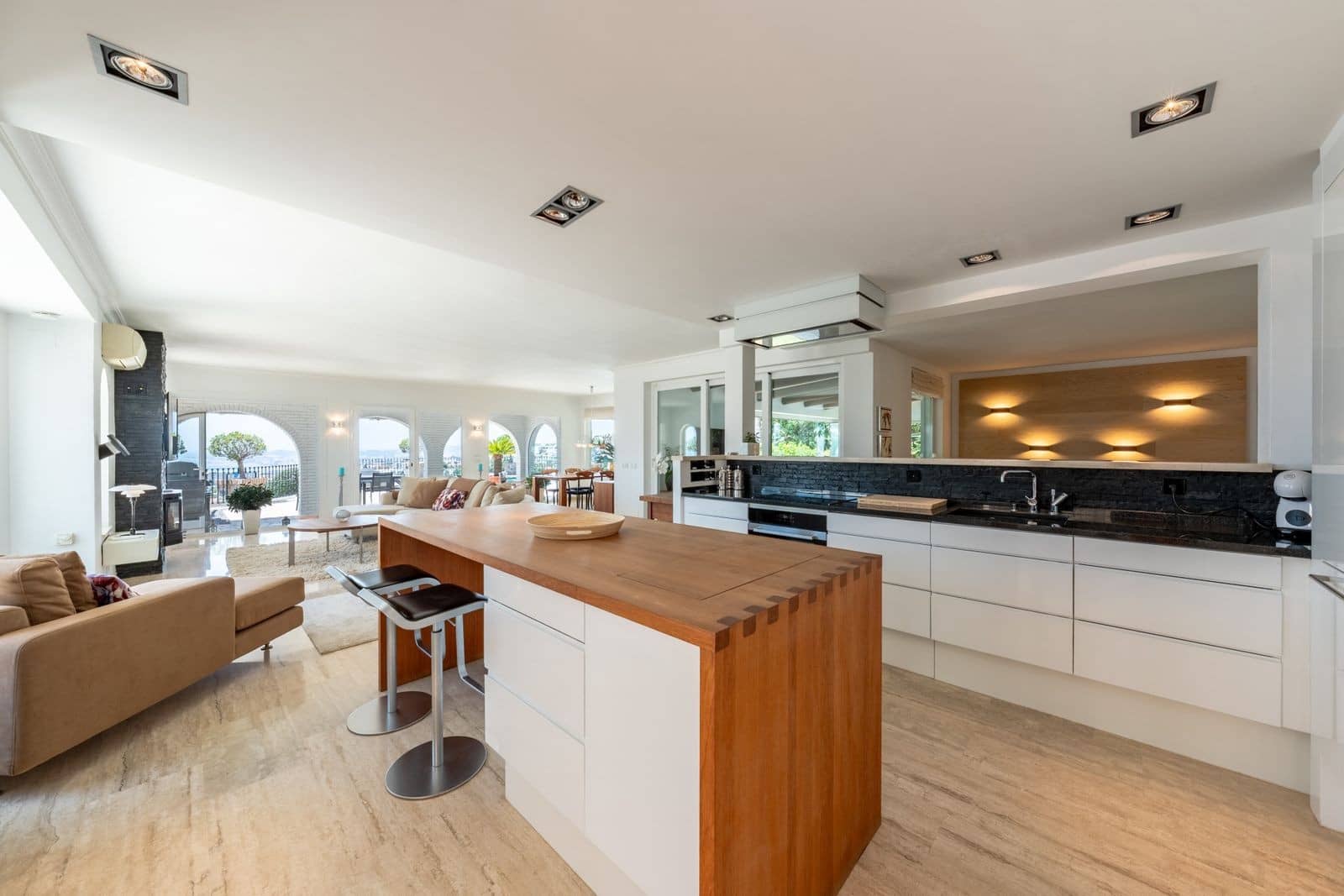 4 bedroom Villa for sale in Benalmadena with pool garage - € 2,695,000 (Ref: 9859878)