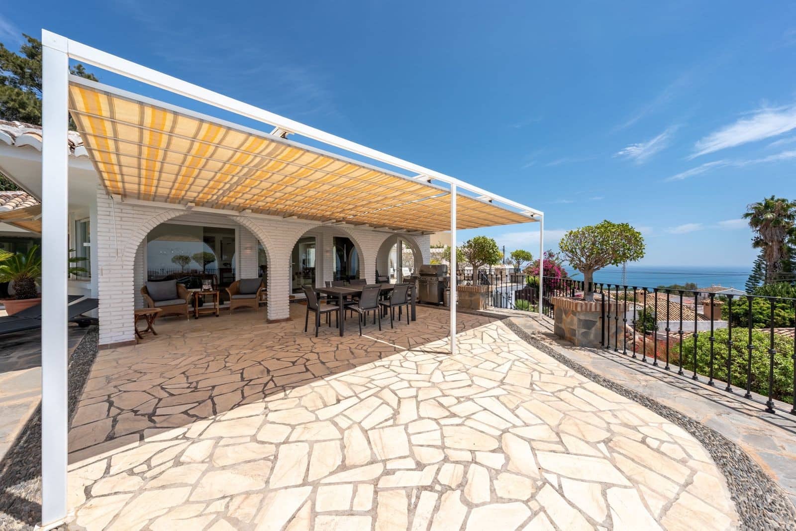 4 bedroom Villa for sale in Benalmadena with pool garage - € 2,695,000 (Ref: 9859878)