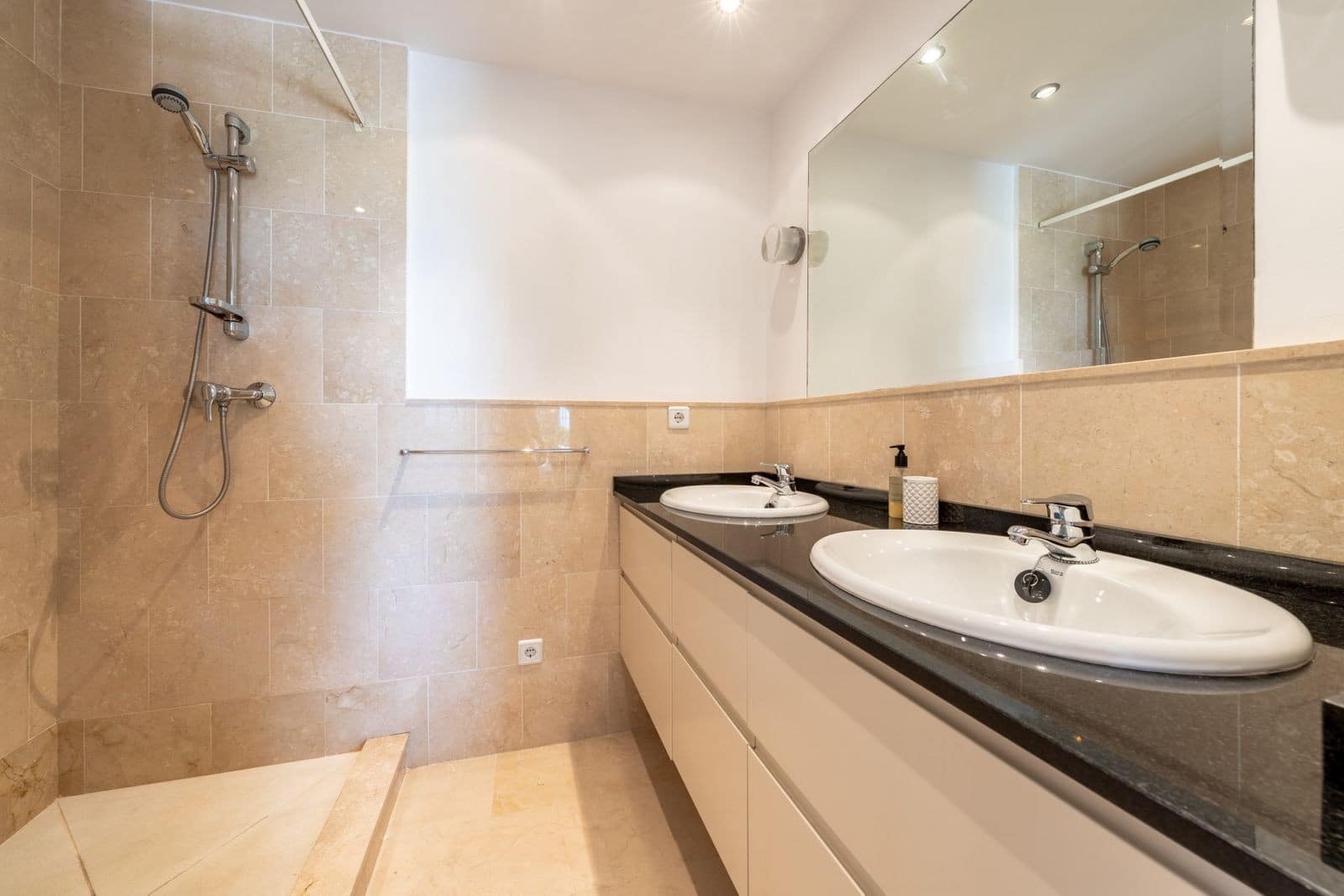4 bedroom Villa for sale in Benalmadena with pool garage - € 2,695,000 (Ref: 9859878)