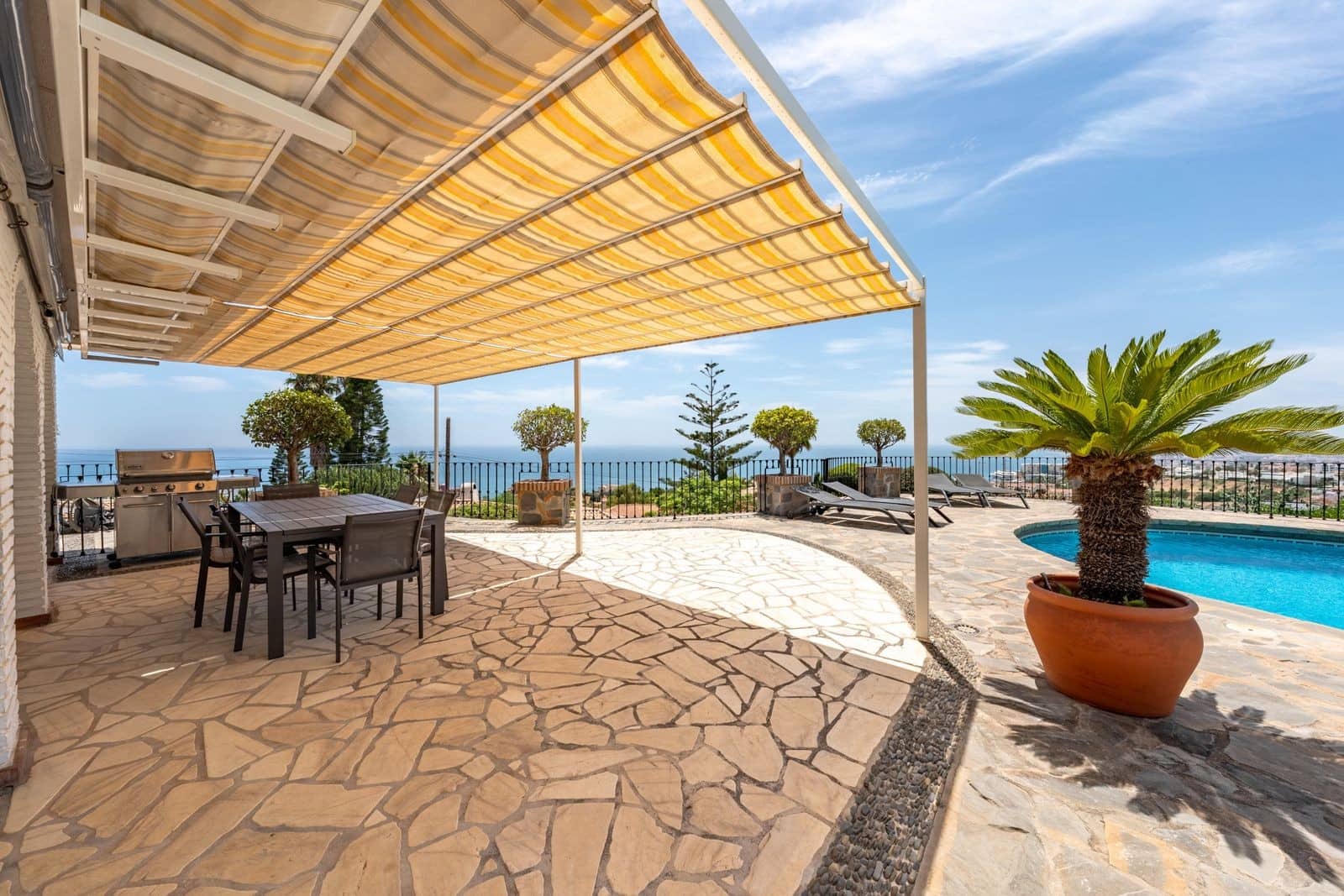 4 bedroom Villa for sale in Benalmadena with pool garage - € 2,695,000 (Ref: 9859878)