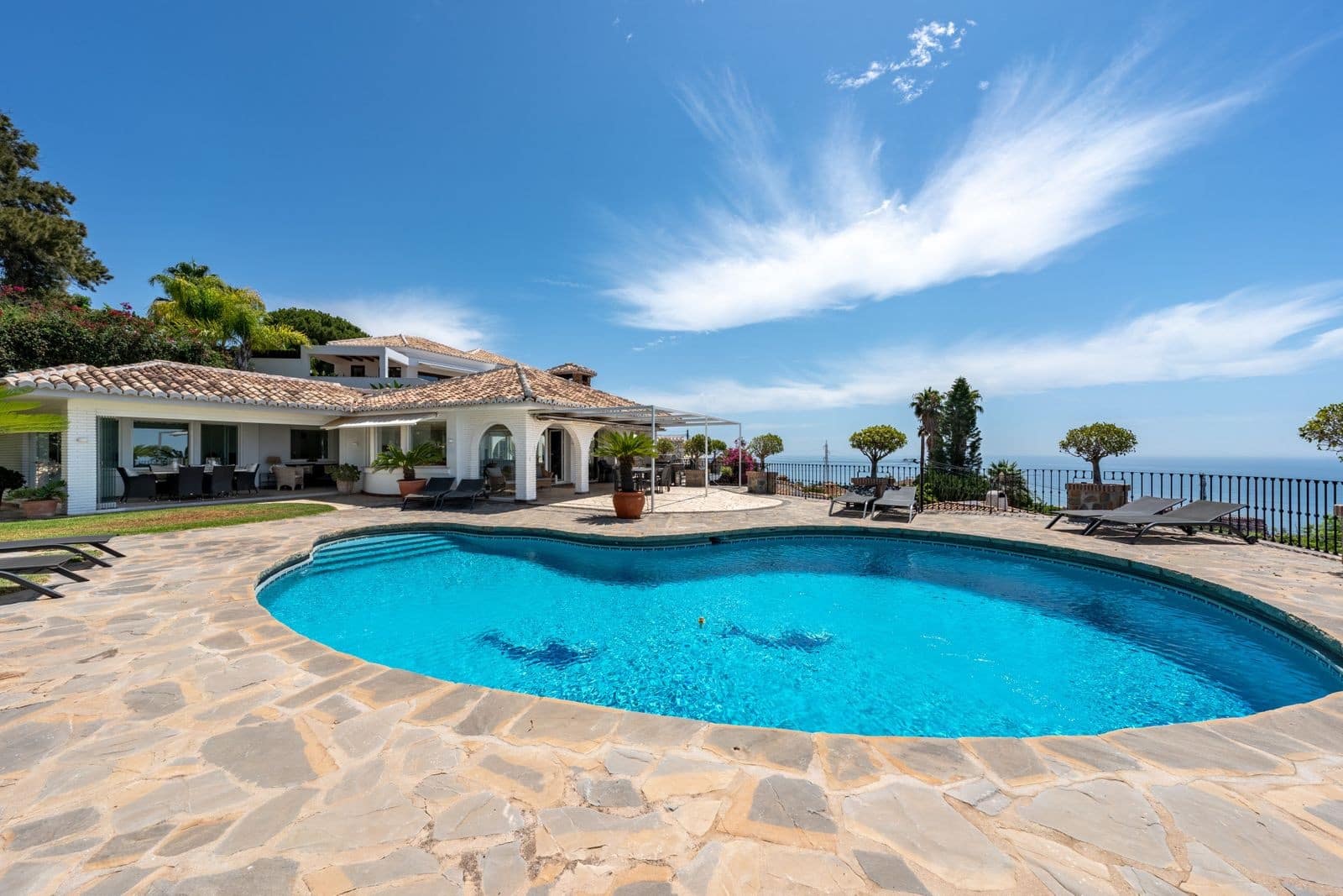 4 bedroom Villa for sale in Benalmadena with pool garage - € 2,695,000 (Ref: 9859878)