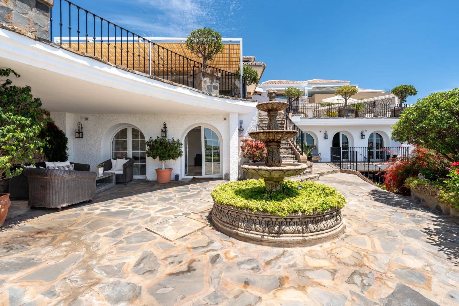 4 bedroom Villa for sale in Benalmadena with pool garage - € 2,695,000 (Ref: 9859878)