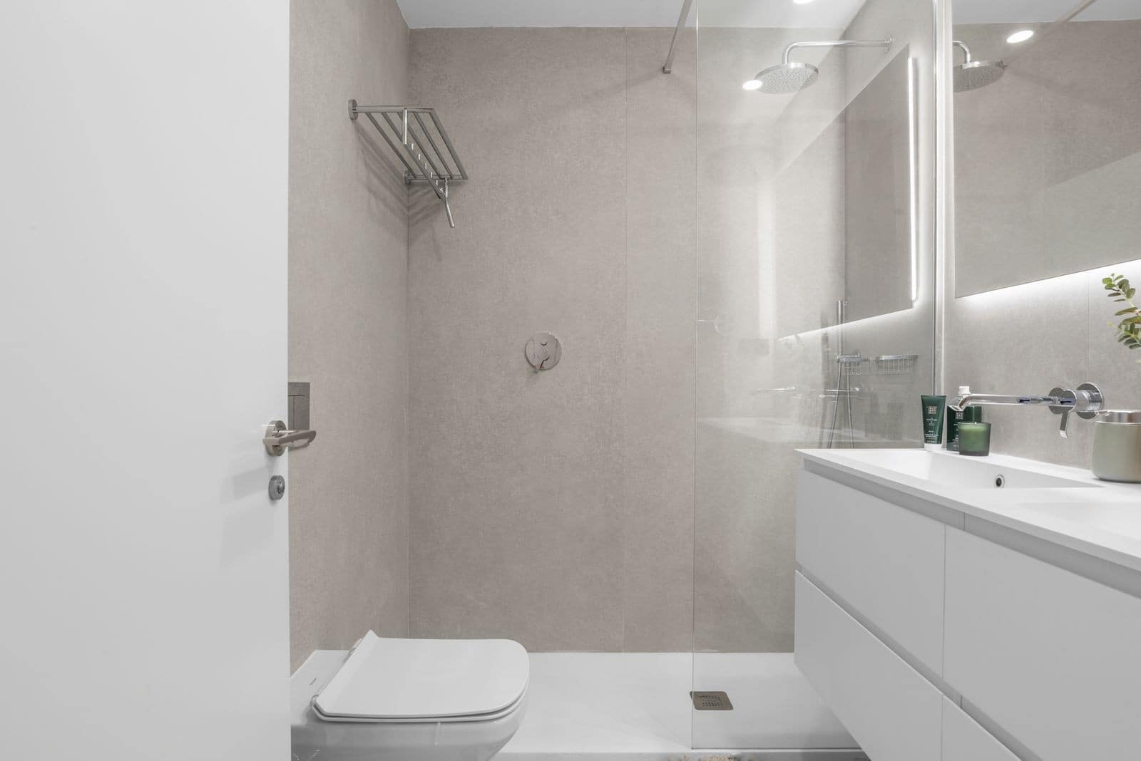 2 bedroom Apartment for sale in Marbella with pool garage - € 640,000 (Ref: 9859879)