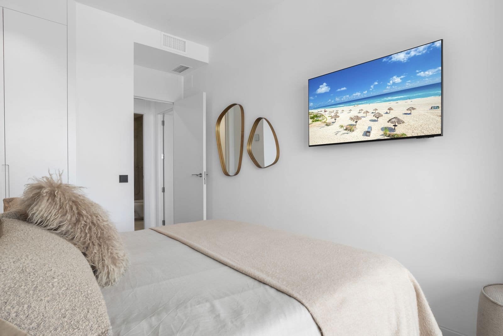 2 bedroom Apartment for sale in Marbella with pool garage - € 640,000 (Ref: 9859879)