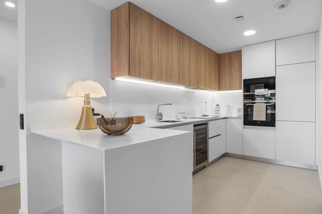 2 slaapkamer Appartement te koop in Marbella met zwembad garage - € 490.000 (Ref: 9859879)